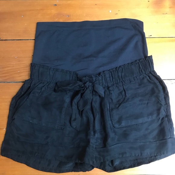 A:glow Maternity shorts - Picture 3 of 4